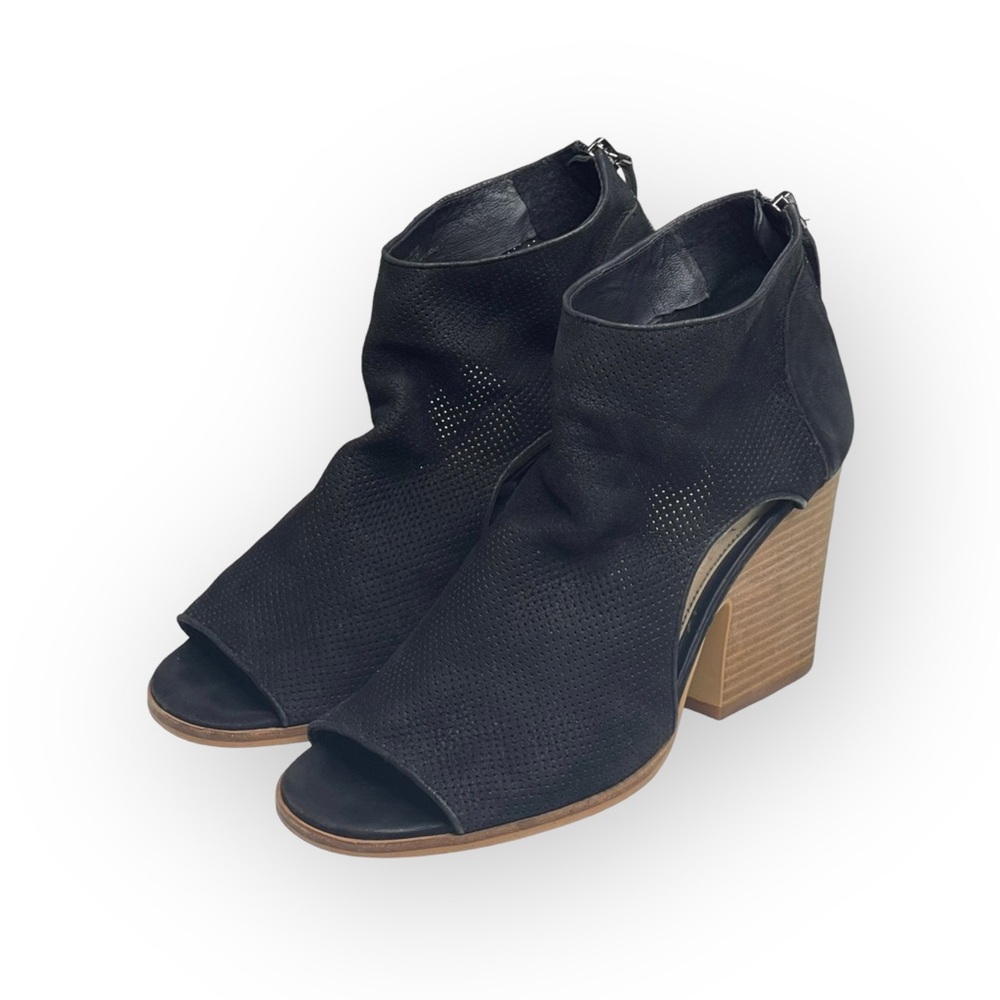 Vince Camuto 𖦹 Bevina Perforated Leather Cut Out Peep Toe Booties 𖦹 Black 8.5M - Picture 7 of 16